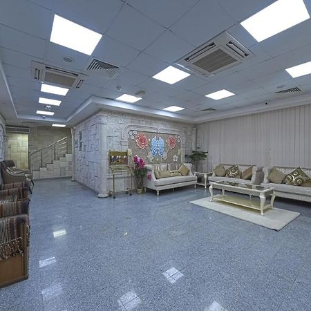 Oyo 116 プラティナム ホテル アパートメンツ スィーブ エクステリア 写真